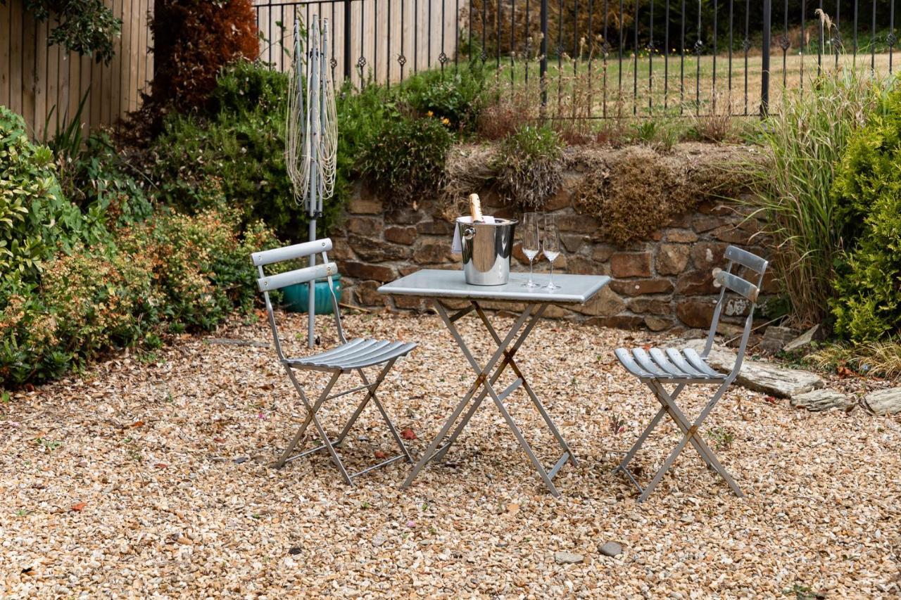 1 Chatsworth Riverscape Apartments - Riverview Apartment In Great Location With Free Parking Overlooking The Gannel Just A Short Walk From Newquays Incredible Beaches And Local Amenities New Quay Extérieur photo