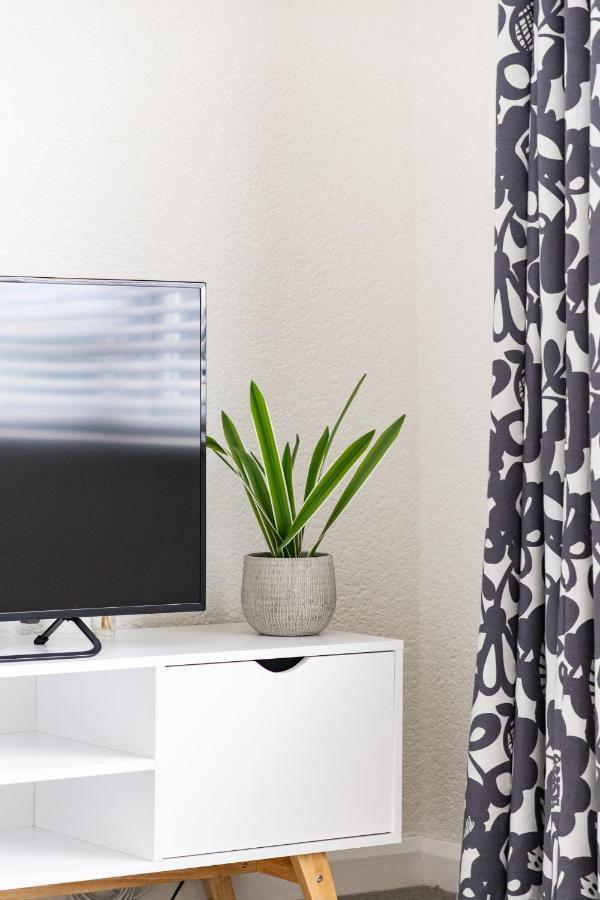 1 Chatsworth Riverscape Apartments - Riverview Apartment In Great Location With Free Parking Overlooking The Gannel Just A Short Walk From Newquays Incredible Beaches And Local Amenities New Quay Extérieur photo