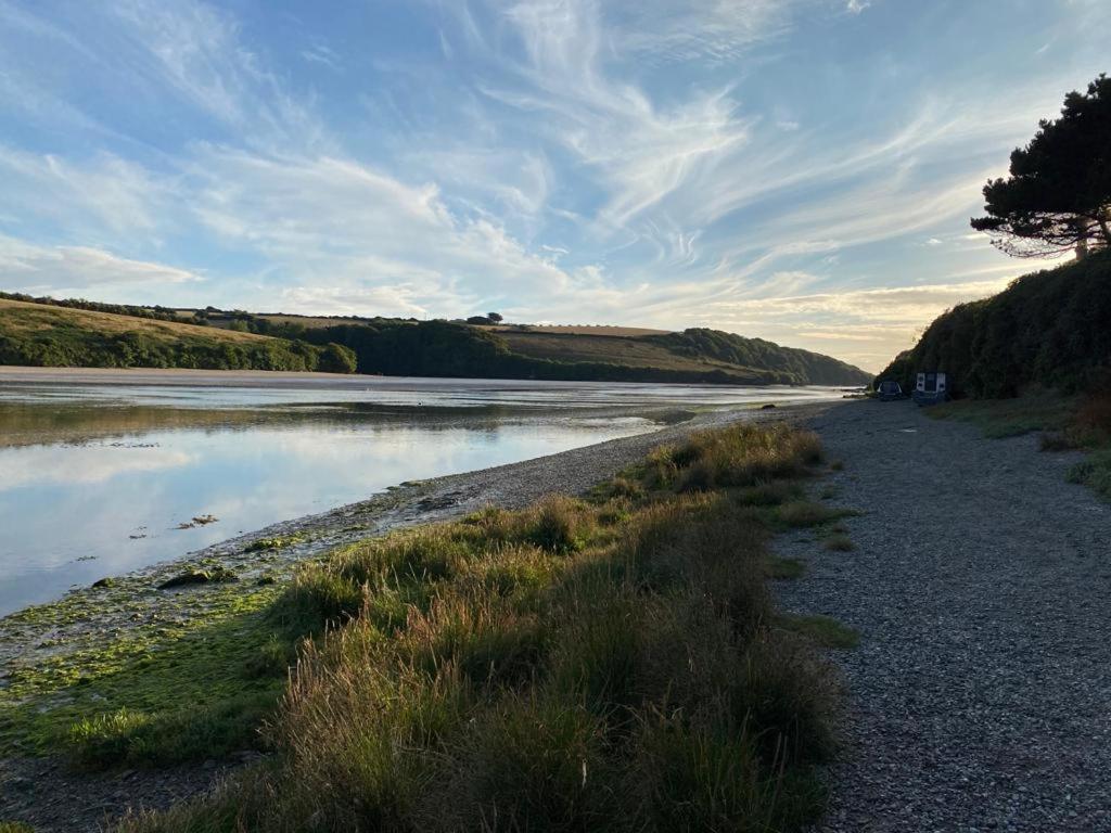 1 Chatsworth Riverscape Apartments - Riverview Apartment In Great Location With Free Parking Overlooking The Gannel Just A Short Walk From Newquays Incredible Beaches And Local Amenities New Quay Extérieur photo