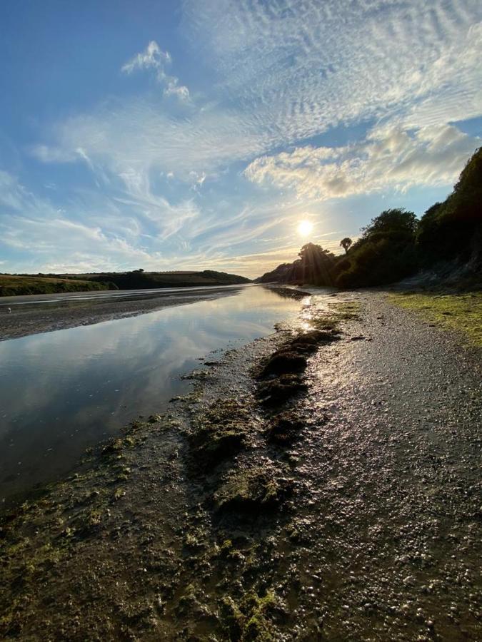 1 Chatsworth Riverscape Apartments - Riverview Apartment In Great Location With Free Parking Overlooking The Gannel Just A Short Walk From Newquays Incredible Beaches And Local Amenities New Quay Extérieur photo