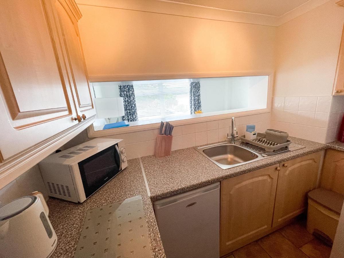 1 Chatsworth Riverscape Apartments - Riverview Apartment In Great Location With Free Parking Overlooking The Gannel Just A Short Walk From Newquays Incredible Beaches And Local Amenities New Quay Extérieur photo