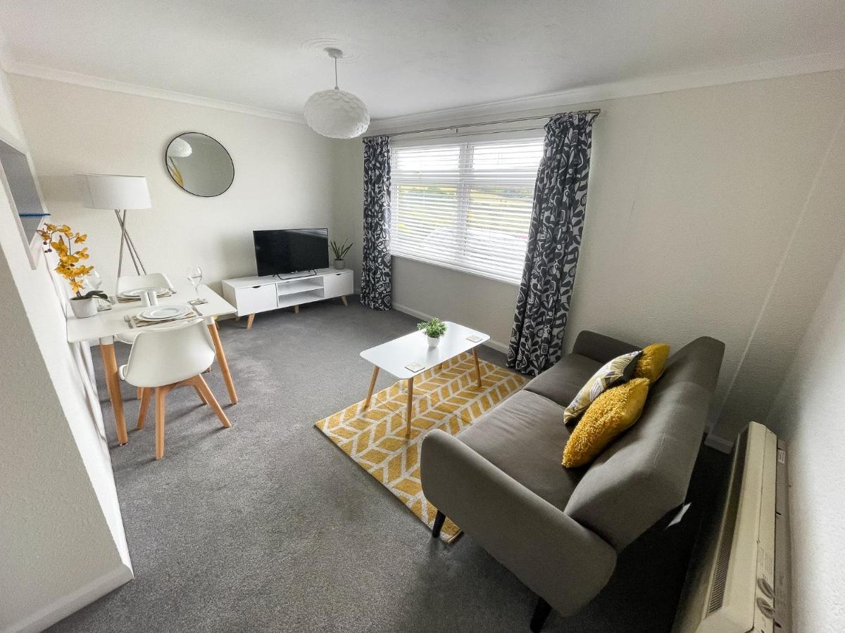 1 Chatsworth Riverscape Apartments - Riverview Apartment In Great Location With Free Parking Overlooking The Gannel Just A Short Walk From Newquays Incredible Beaches And Local Amenities New Quay Extérieur photo